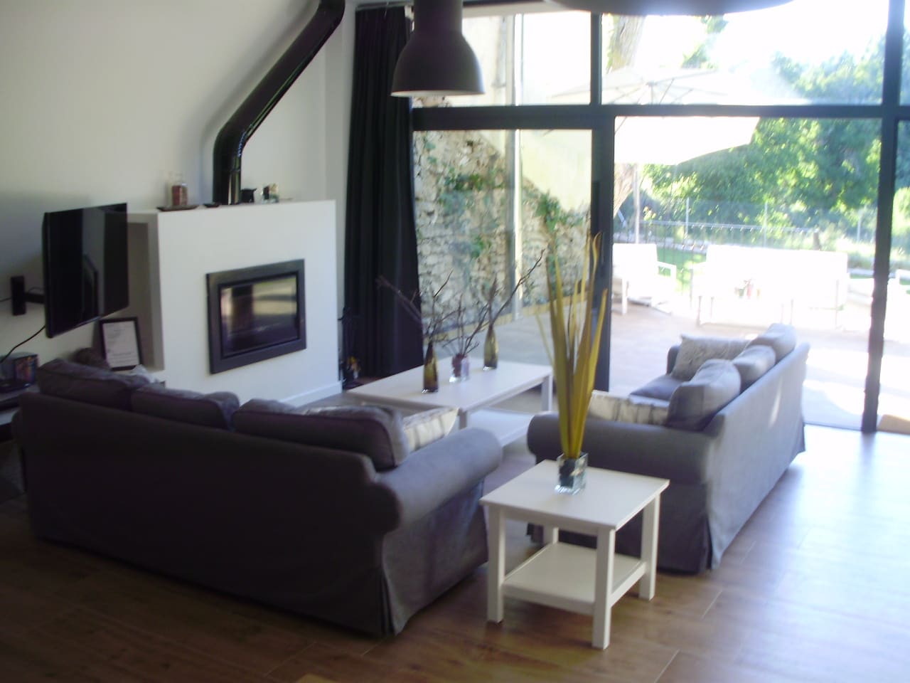 Living room and kitchen — Casa Los Tres Nogales country house (Castroserna de Arriba, Segovia)