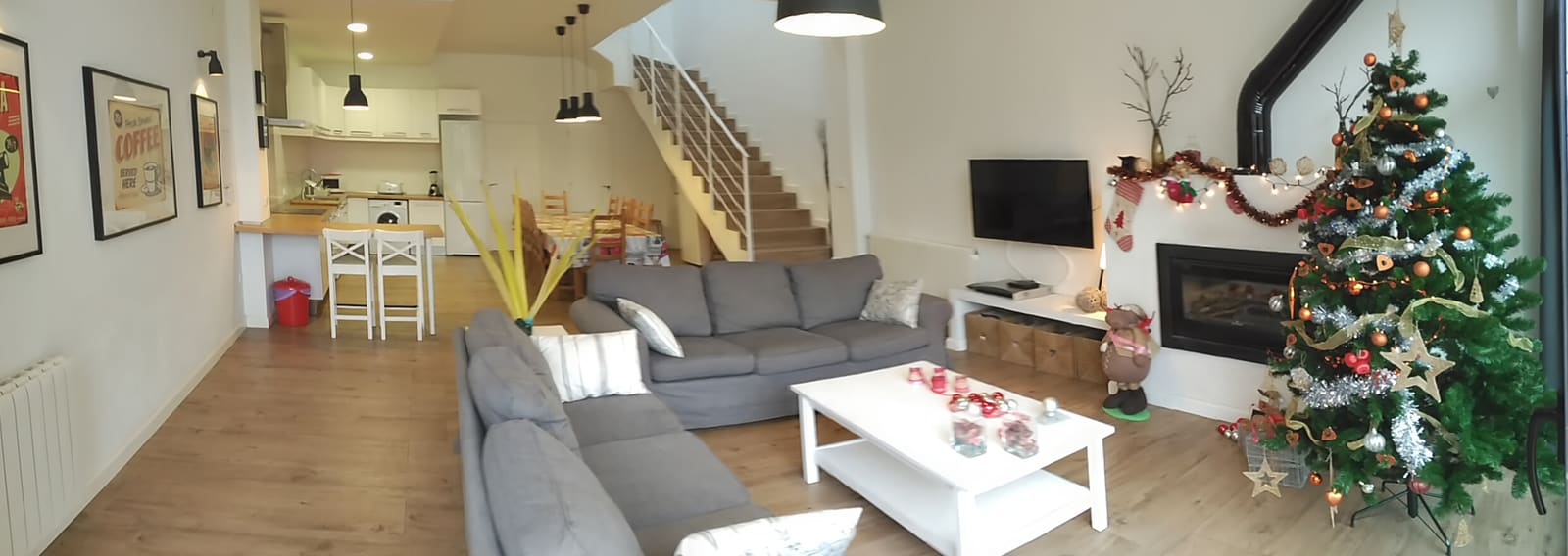 Living room and kitchen — Casa Los Tres Nogales country house (Castroserna de Arriba, Segovia)
