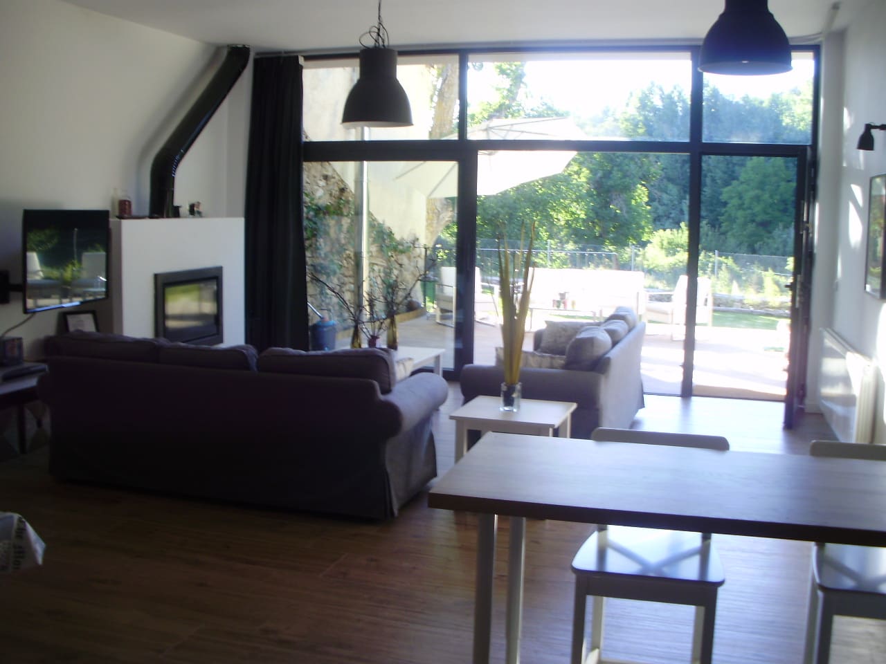 Living room and kitchen — Casa Los Tres Nogales country house (Castroserna de Arriba, Segovia)
